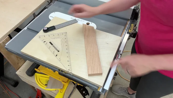 Add a top support block: Glue and optionally screw a small piece of 3/4-inch Oak material to the top of the angled support block.