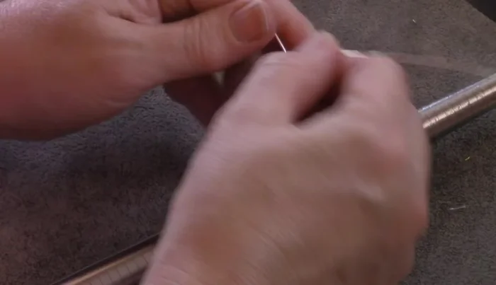 Adjust the wire to your actual ring size by slightly twisting and adjusting the wires, maintaining a straight alignment.