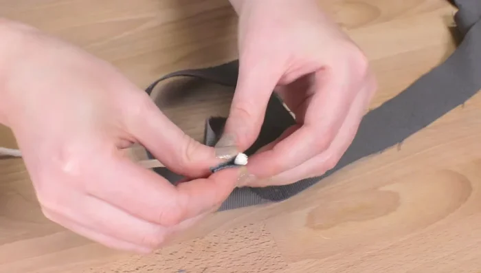 Sew the piping. (A tutorial link is provided in the video)