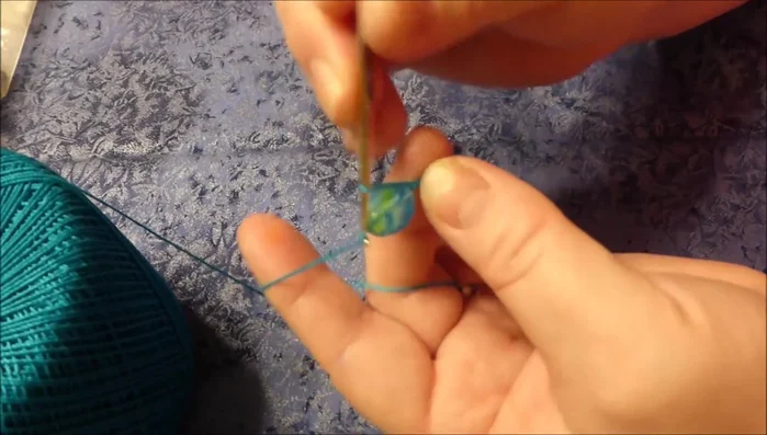 Bridging larger beads: For larger beads, gently pull up the loop behind the bead to match its length, connect it, and chain stitch. Multiple single crochets can be used to fill the space around larger beads.