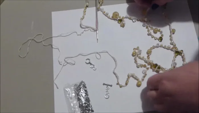 Attaching the clasp: Securely attach jump rings to both ends of the necklace using your fingers or jewelry pliers. Then connect the jump rings to the toggle clasp.