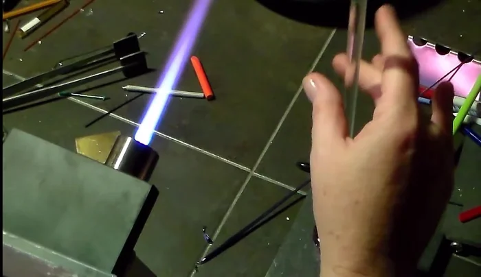 Continue the implosion process, heating and gently pressing until the petals are raised and the bottom is flat.