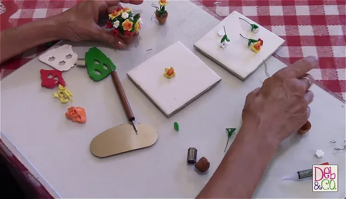 Bake the flowers: Bake the individual flowers and leaves for about 15 minutes at 275°F (135°C). Allow to cool completely.