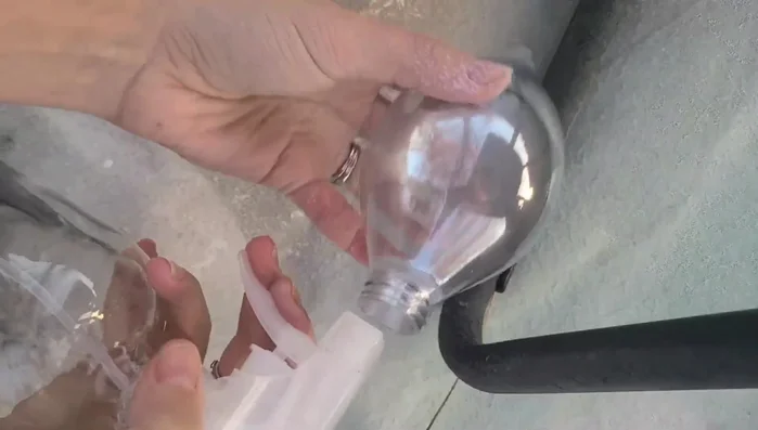 Apply a second coat of mirror spray paint (1-2 spritzes).