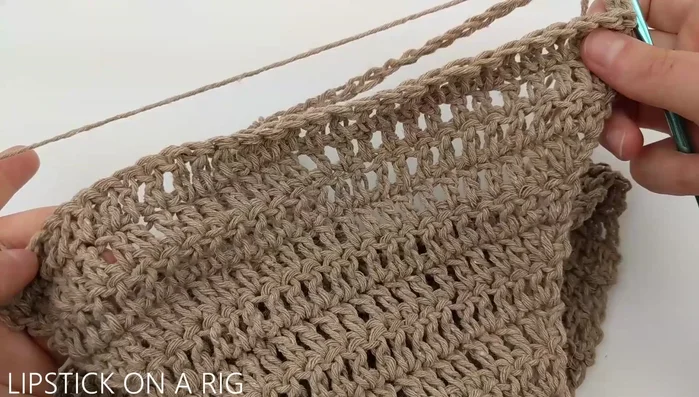 Turn work. Work one more row increasing (2dc in the first and last stitch). Chain 15. Join to other end of handle with slip stitch.