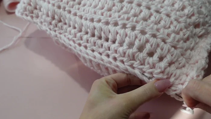 Weave in loose ends.