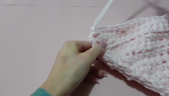 Weave in loose ends.