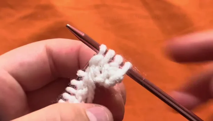 Repeat rows 1 and 2 until you reach 16 rows.