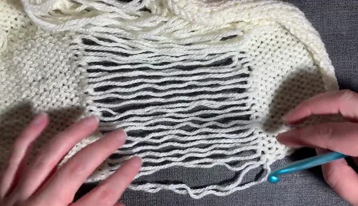 Repeat the cable pattern for the desired length.