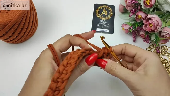 Close the first row. By the end, you should have 38 loops.