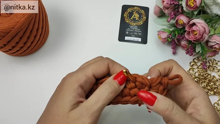 Close the first row. By the end, you should have 38 loops.