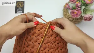 Knit a Stunning Handbag with this Easy-to-Follow Tutorial