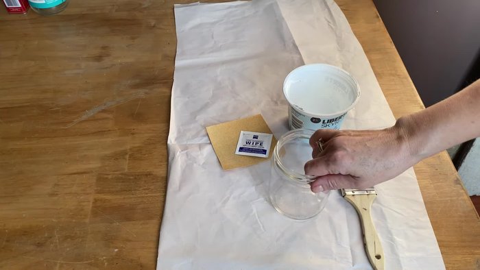 Clean the jars again with alcohol-based wipes to remove any remaining residue.