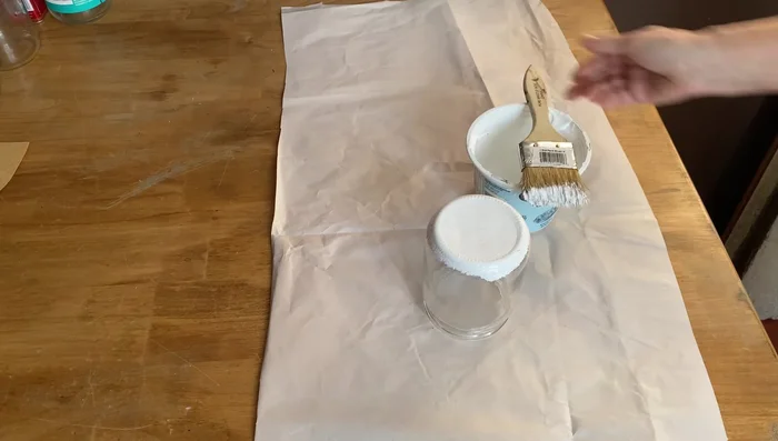 Apply a second coat to the bottom of the jar.