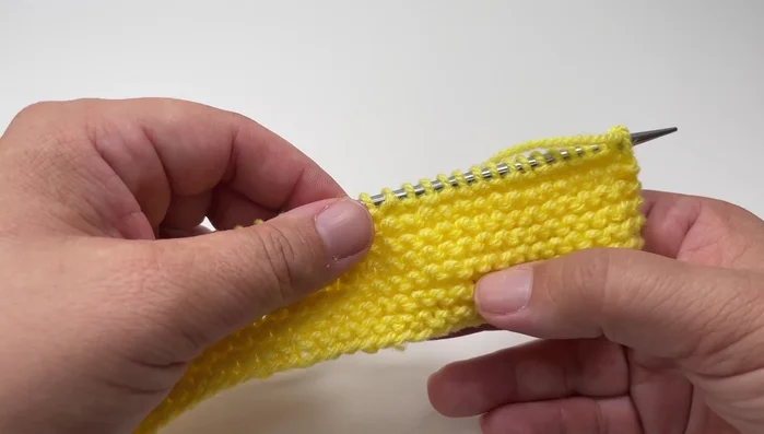 Repeat rows 1 and 2 until the blanket is approximately 4cm shorter than the desired length.