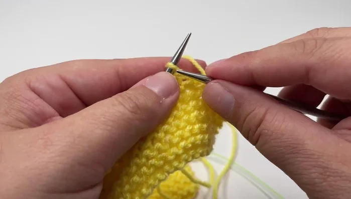 Repeat rows 1 and 2 until the blanket is approximately 4cm shorter than the desired length.