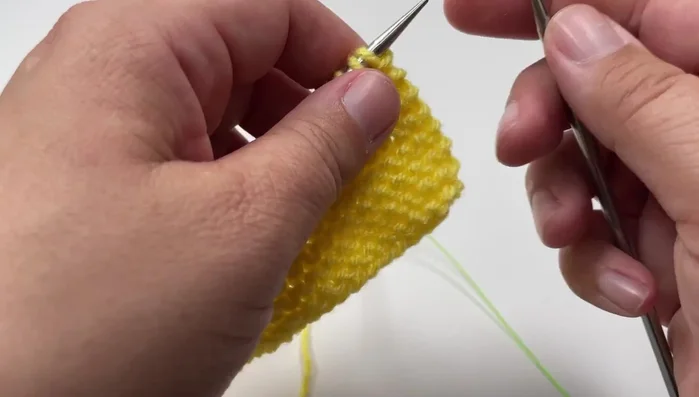 Repeat rows 1 and 2 until the blanket is approximately 4cm shorter than the desired length.