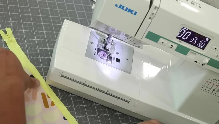 Topstitch Zipper: Top stitch along the edge of the zipper on both sides using a 3mm stitch length, ensuring the zipper foot aligns with the edge of the zipper teeth.