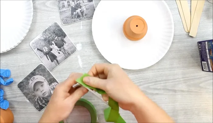 Optional: Protect the edges with painter's tape. Apply painter's tape around the edges of the coaster, pressing down well to adhere it. Snip the corners for easier folding and handling.