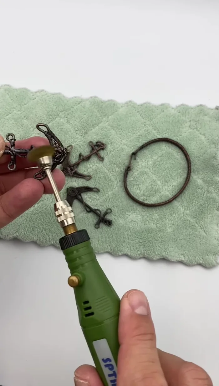 Remove excess solution: Gently remove the jewelry from the solution and wipe off any excess.