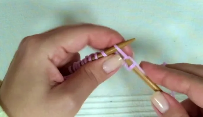 Continue knitting the broken rib stitch pattern (rows 1-4) for 160 rows, maintaining the 28-stitch edges.