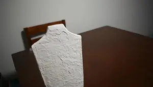 DIY Cardboard Jewelry Stand: Rustic & Textured