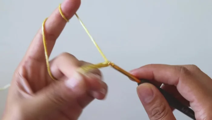 Work half double crochets (hdc) across the row.