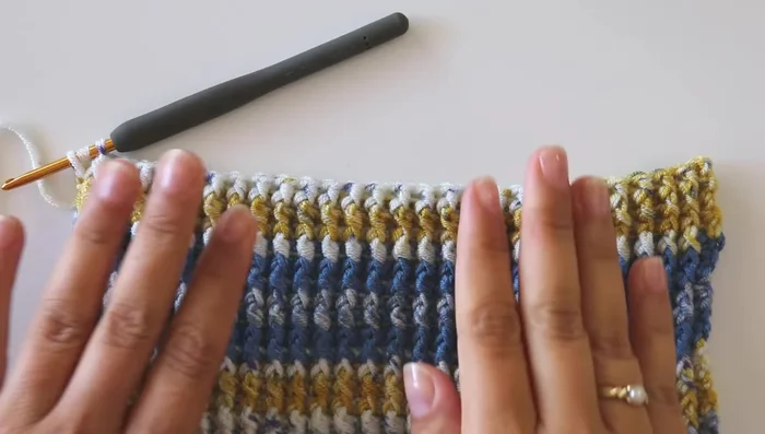 Change to the final color and work one final row.