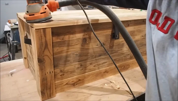 Add rope to hold the lid upright when open.