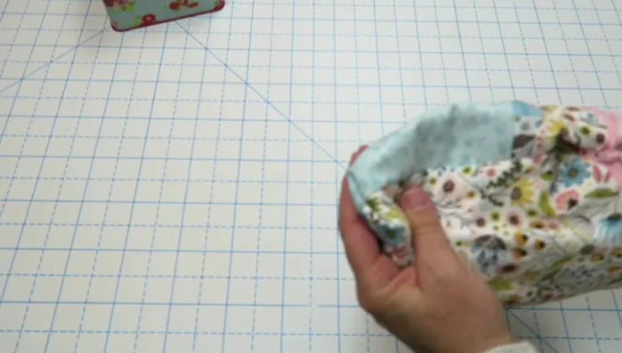 Press and box the bottom. Close the lining opening.