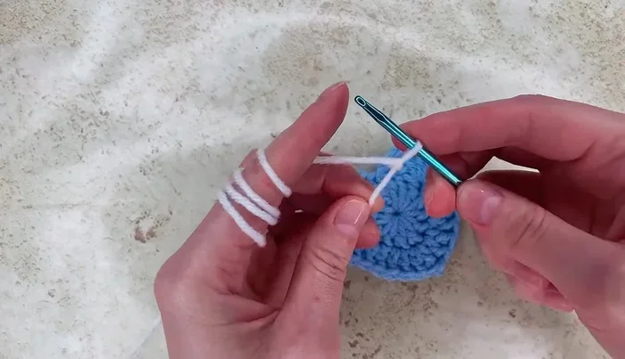 Change yarn color, make a slip knot, and join to the loop.