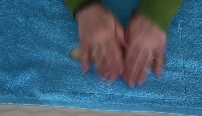 Attach the finished cover to the headrest.