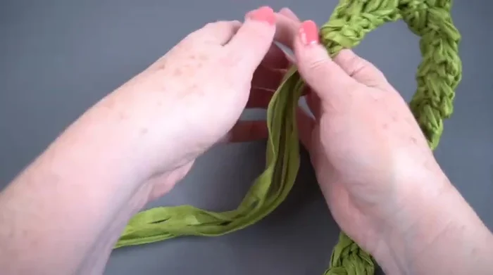 Tie another overhand knot at the end of the braid.