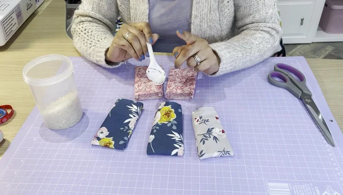 Fill the pouch with rice (about 1/3 full) and dried lavender.