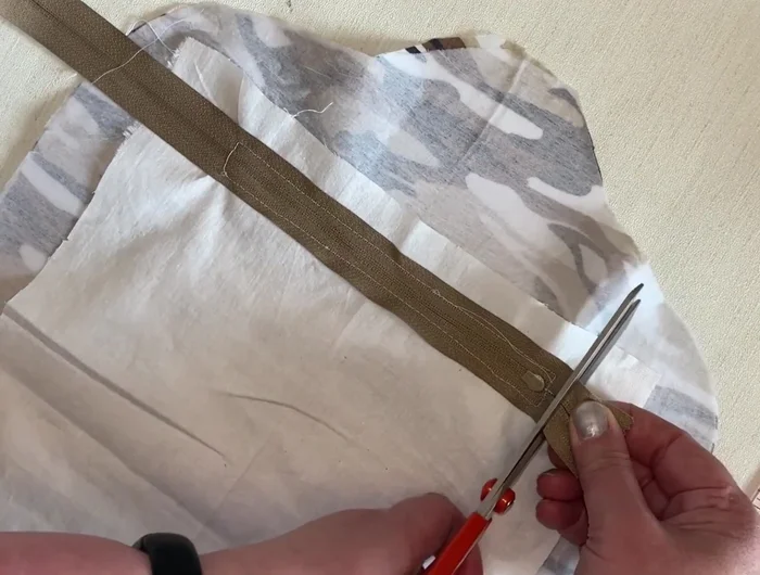 Trim the zipper ends and close up the pocket edges.