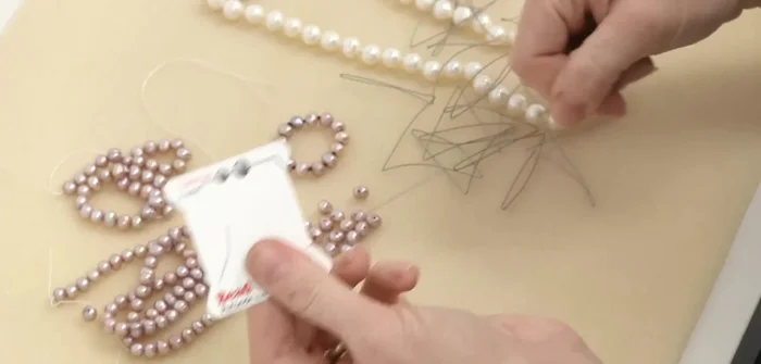 Tape the silk end: Secure a few inches of the silk end with tape to prevent it from slipping.