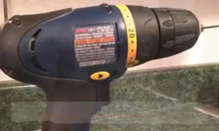 Prepare the shells: If shells don't have pre-drilled holes, drill them yourself. Wear a mask to avoid inhaling particles.