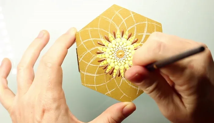 Add bronze dots with the largest stylus tool at the end of the pointed petals.