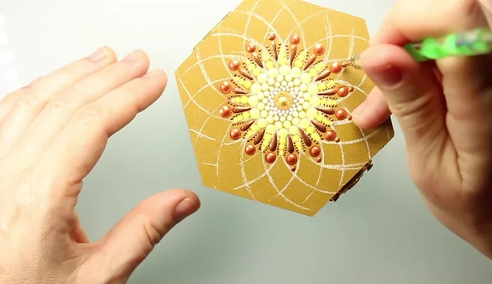 Add bronze dots with the largest stylus tool at the end of the pointed petals.