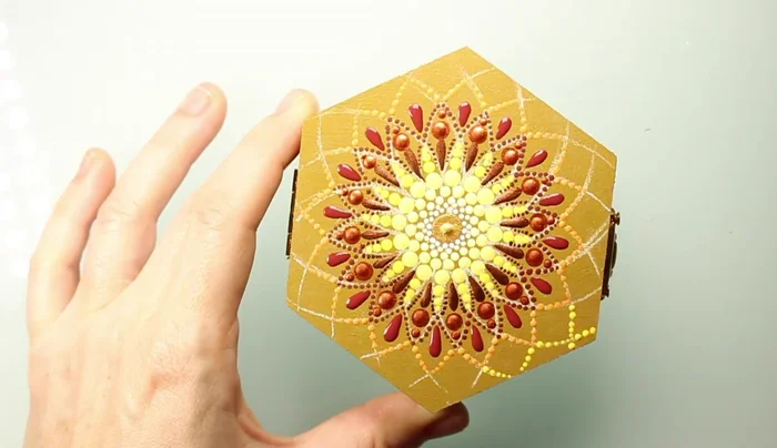 Transition to yellow dots towards the edge using a stylus tool.