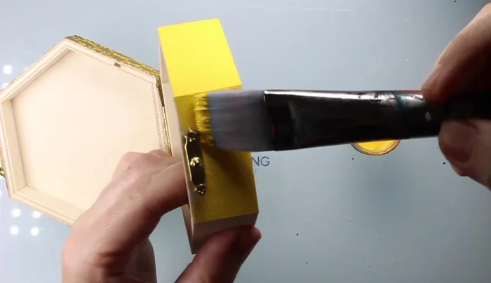 Finish the bottom of the box and seal the top with varnish.