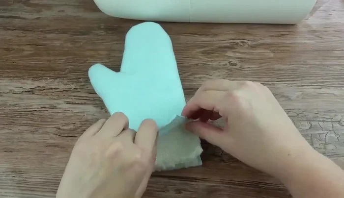 Repeat step 12 for the remaining three edges of the mitten.