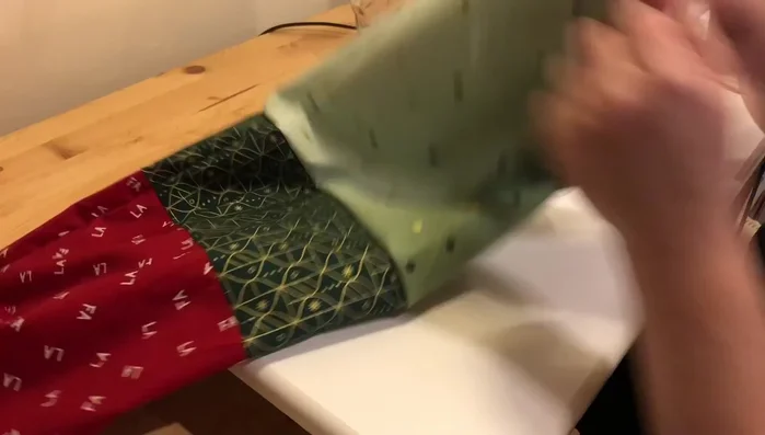 Turn right side out: Turn the bag right side out through the opening in the lining. Push out the corners and close the opening by hand-sewing or top-stitching.